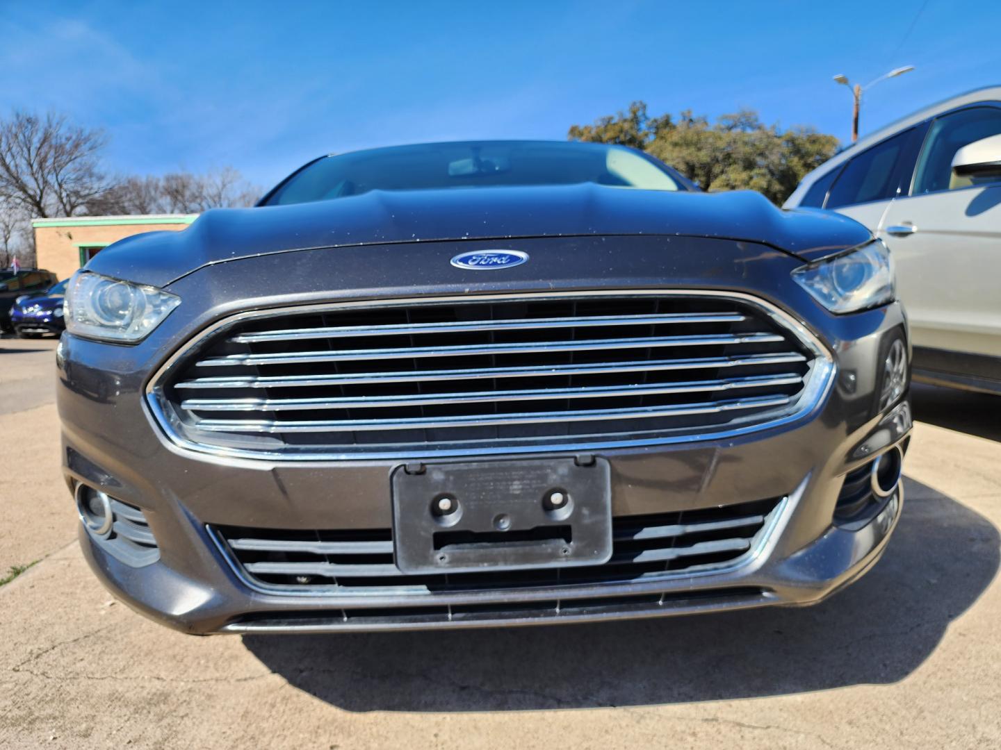 2015 GRAY /BEIGE Ford Fusion SE (3FA6P0HD4FR) with an 1.5L L4 DOHC 16V engine, AUTO transmission, located at 2660 S.Garland Avenue	, Garland, TX, 75041, (469) 298-3118, 32.885387, -96.656776 - CASH$$$$$$ FUSION! This is a Super Clean 2015 FORD FUSION SE! BACK UP CAMERA! BLUETOOTH! SYNC! XM SAT RADIO! SUPER CLEAN! MUST SEE! Come in for a test drive today. We are open from 10am-7pm Monday-Saturday. Call us with any questions at 469-202-7468, or email us DallasAutos4Less@gmail.com. - Photo#9